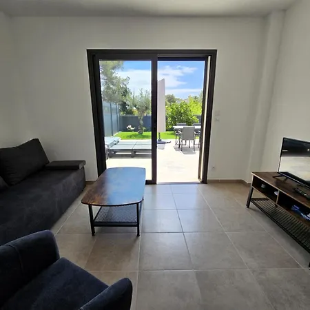 Apartment Etoile Du Berger Saint Aygulf: Seaside With Private Gardens And Heated Pool Saint Aygulf