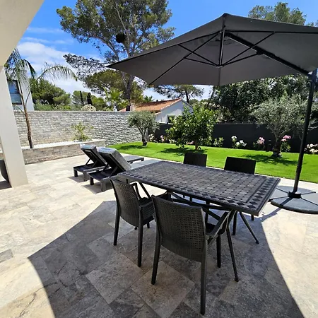 Etoile Du Berger Saint Aygulf: Seaside With Private Gardens And Heated Pool Apartment *