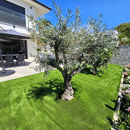 Etoile Du Berger Saint Aygulf: Seaside With Private Gardens And Heated Pool * Saint Aygulf