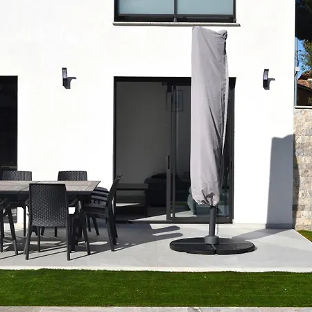 Etoile Du Berger Saint Aygulf: Seaside With Private Gardens And Heated Pool Apartment *
