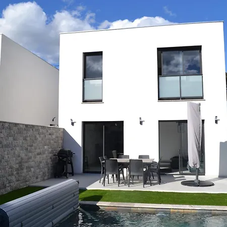 Etoile Du Berger Saint Aygulf: Seaside With Private Gardens And Heated Pool Apartment