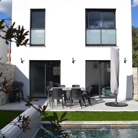 Etoile Du Berger Saint Aygulf: Seaside With Private Gardens And Heated Pool