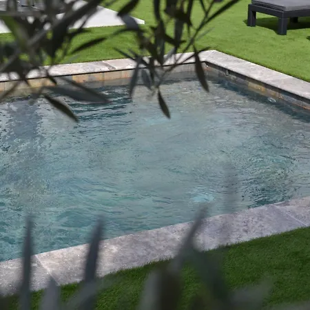 Etoile Du Berger Saint Aygulf: Seaside With Private Gardens And Heated Pool