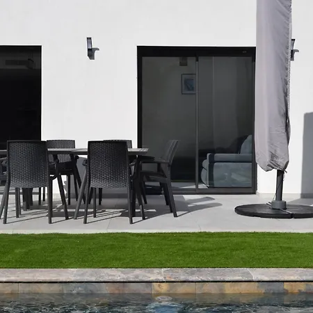 Etoile Du Berger Saint Aygulf: Seaside With Private Gardens And Heated Pool *