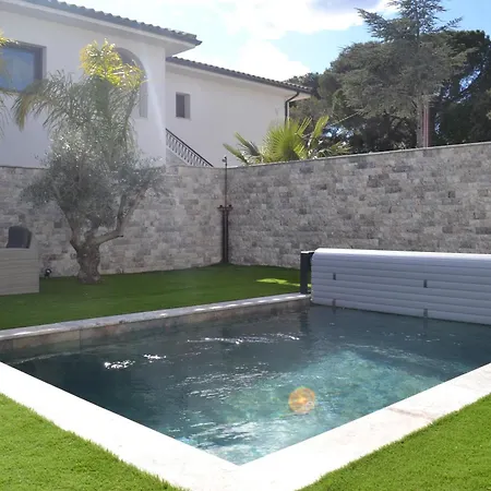 Etoile Du Berger Saint Aygulf: Seaside With Private Gardens And Heated Pool