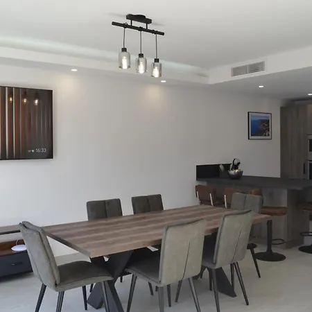 Etoile Du Berger Saint Aygulf: Seaside With Private Gardens And Heated Pool