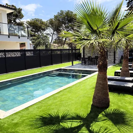 Apartment Etoile Du Berger Saint Aygulf: Seaside With Private Gardens And Heated Pool